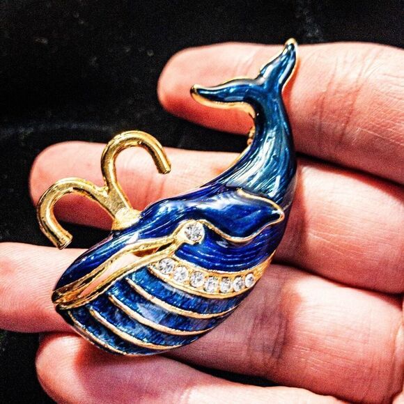 Unique Enamel Blue Whale Brooch Pin - Picture 2 of 5